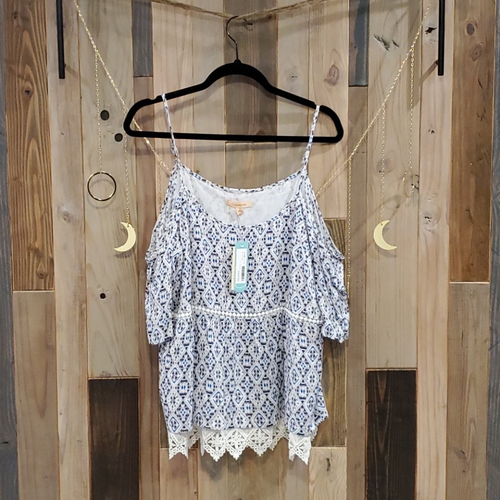 Skies are Blue cold shoulder top l